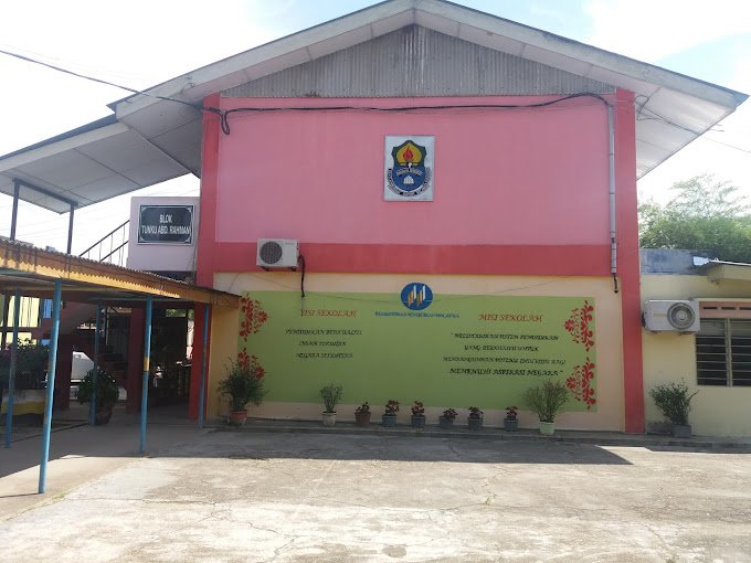 SEKOLAH MENENGAH KEBANGSAAN SUNGAI BAYOR