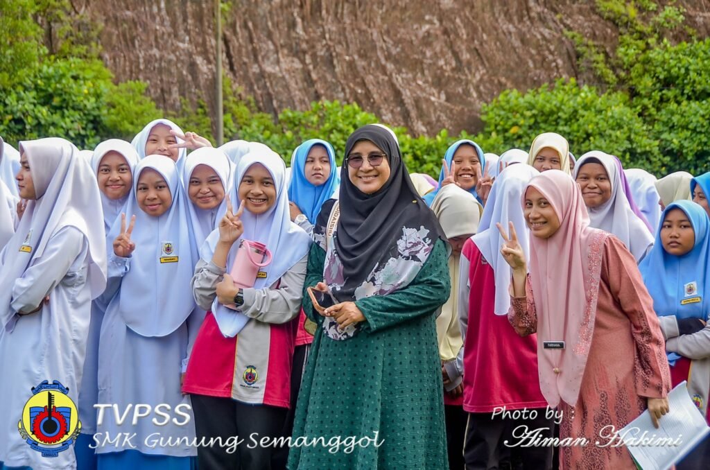 SEKOLAH MENENGAH KEBANGSAAN GUNUNG SEMANGGOL