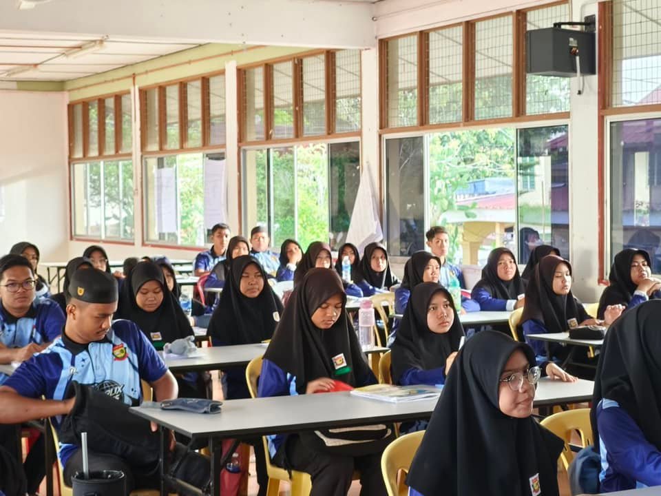 SEKOLAH MENENGAH KEBANGSAAN RLKT LASAH
