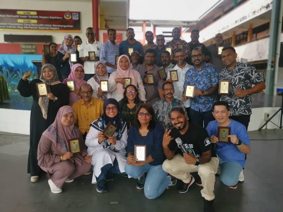 SEKOLAH MENENGAH KEBANGSAAN RAJA LUMU