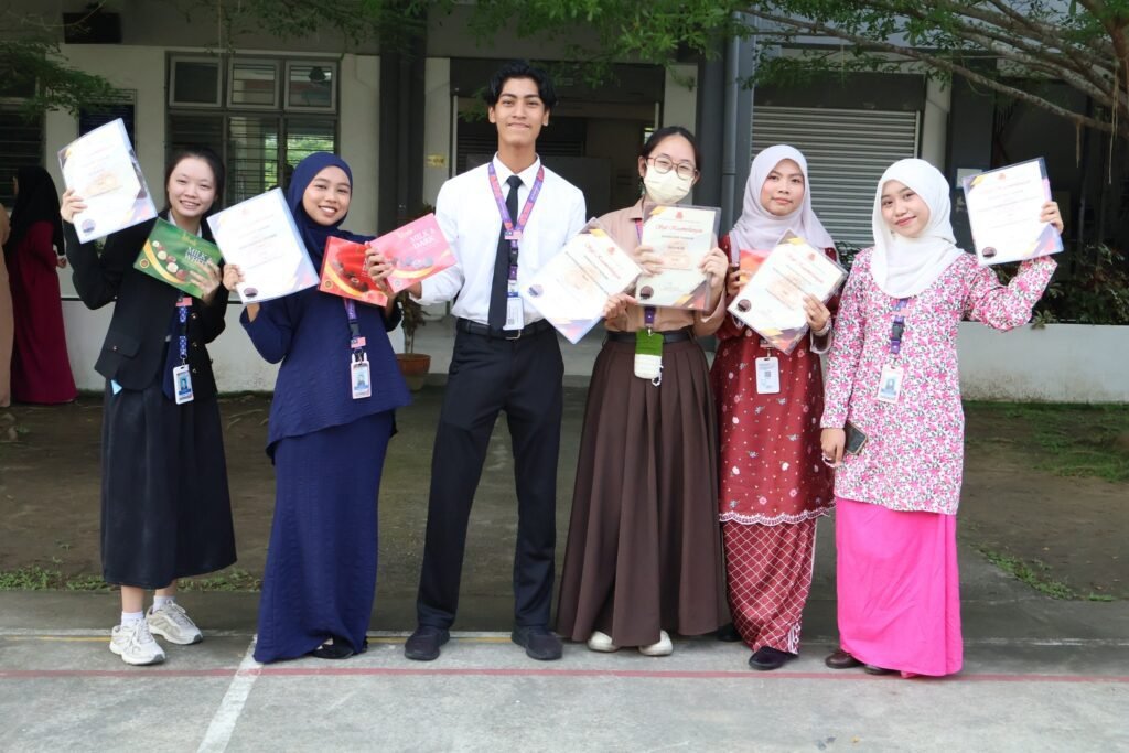 KOLEJ TINGKATAN ENAM SRI ISTANA